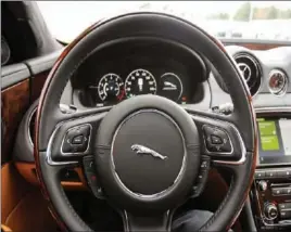  ??  ?? Jaguar XJ present steering wheel