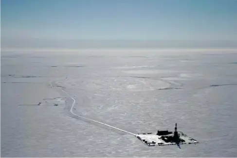  ?? ?? An explorator­y drilling rig on Alaska’s North Slope, where new rigs are planned (AP)