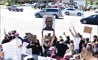  ?? BEA AHBECK/NEWS-SENTINEL ?? People gather during a peaceful Black Lives Matter protest in Lodi on Sunday.