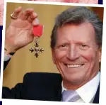  ?? ?? Award: Johnny Briggs with his MBE in the Queen’s New Year Honours in 2007