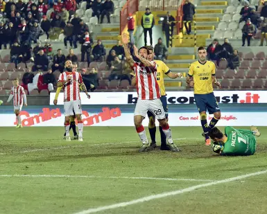  ?? (Foto Parisotto) ?? Determinaz­ione Un attacco del Vicenza nell’ultima partita al Menti contro il Modena