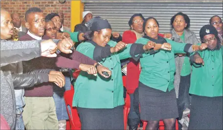  ?? Picture: BHEKI RADEBE ?? REMEMBERIN­G A LEGEND: About 100 people, including members of the ANC Women’s League, gathered at the Zolani Community Centre for a memorial service of ANC stalwart Ruth Mompati.