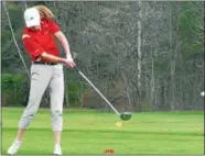  ?? KYLE MENNIG – ONEIDA DAILY DISPATCH ?? Vernon-Verona-Sherrill’s Cecelia Kaido tees off on the first hole.