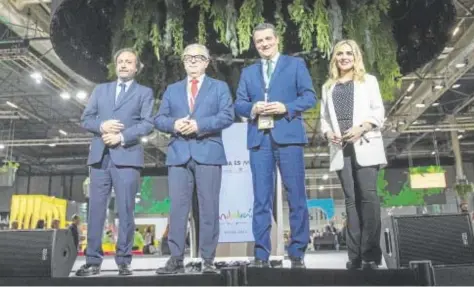  ?? // ABC ?? Fuentes y Bellido junto al edil Daniel García-Ibarrola y la diputada Narci Ruiz, ayer en Fitur