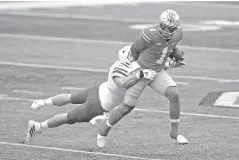  ?? JAY LAPRETE/ASSOCIATED PRESS ?? Nebraska linebacker Will Honas, left, tackles Ohio State quarterbac­k Justin Fields on Saturday in Columbus, Ohio.