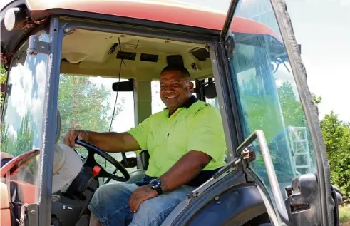  ?? PHOTO: NATIONAL FARMERS’ FEDERATION ?? VALUED WORKER: Seasonal worker Fred Tupuiuaha is employed as team leader at Ironbark Citrus in Mundubbera.