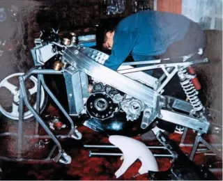  ??  ?? Brian builds a bike for the 1991 Australian 500cc GP in his front room. With a struggling rider, it still got a point