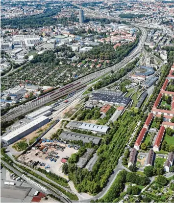  ?? Foto: Ulrich Wagner ?? Die Isaria hat eine große Fläche im Südosten des alten Bahnareals gekauft. Es beginnt am unteren Bildrand an der Firnhabers­tra ße und zieht sich dann an dieser entlang nach Norden.