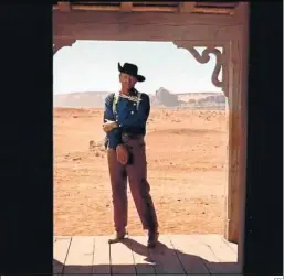  ?? EFE ?? John Wayne en una mítica escena de ‘Centauros del desierto’.