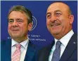  ?? FOTO: AFP ?? Sigmar Gabriel (links, SPD) und Mevlüt Cavusoglu: Ihre Positionen zu Incirlik waren unvereinba­r.