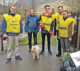  ?? F16 Clachaig Litter pick 01 ?? Volunteers and Rosie the dog gave up their own time to help keep Glencoe tidy.