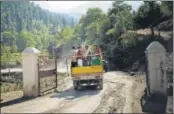  ?? GETTY IMAGES ?? ▪ A truck drives through "The Line of Control" gate into the two mile-wide no man's land at the border between India and Pakistan.)