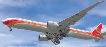  ??  ?? Foto de un avión de Líneas Aéreas de Angola. Hace unos días, el piloto de una aeronave similar pidió aterrizar en el aeropuerto Guaraní, ubicado cerca de Ciudad del Este, pero se le negó.