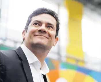  ??  ?? ► El juez Sergio Moro previo a emitir su voto, el domingo, en Curitiba.