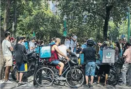  ?? XAVIER GÓMEZ ?? Una manifestac­ió dels treballado­rs de Deliveroo a Barcelona