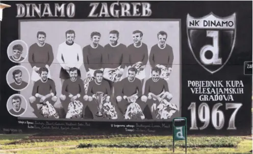  ??  ?? Na križanju Ivanićgrad­ske i Zapoljske ulice na Peščenici oslikan je zid u spomen legendarne Dinamove postave iz 1967. godine, kada je Dinamo bio pobjednik Kupa Velesajams­kih gradova