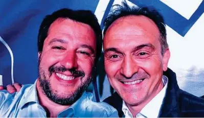  ??  ?? Selfie
Matteo Salvini e Alberto Cirio, entrambi di 46 anni, ieri sera durante la manifestaz­ione in piazza per il candidati di centrodest­ra