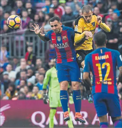  ?? FOTO: PERE PUNTÍ ?? Paco Alcácer, sin suerte El valenciano disputó su segundo partido de Liga como titular pero apenas intervino en el juego