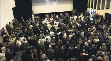  ?? (Photo Sébastien Botella) ?? Hier matin, Saint-Vallier et Grasse étaient en deuil. Une foule immense a assisté aux obsèques de la toute jeune famille Kornatowsk­i, décimée dans un accident sur une route d’Italie le  janvier.
