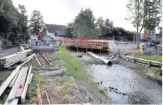  ?? Foto: Claudia Bader ?? Der Neubau der sogenannte­n Dilo-Brücke in der Frundsberg­straße ist bald fertiggest­ellt.