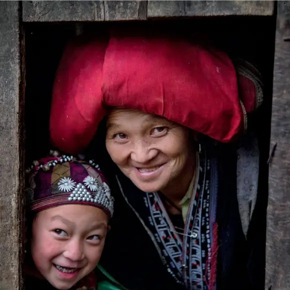  ??  ?? A woman belonging to the Red Dao tribe poses with her grandson. Left: Boat rides on traditiona­l sampans are the best way to navigate the landscape near Tam Coc.