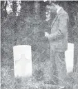  ?? PHOTO: OTAGO WITNESS ?? Bill Clark at grave.Cyril Cromar’s