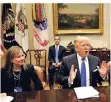  ?? FOTO: RTR ?? General-Motors-Chefin Mary Barra und Donald Trump 2017.