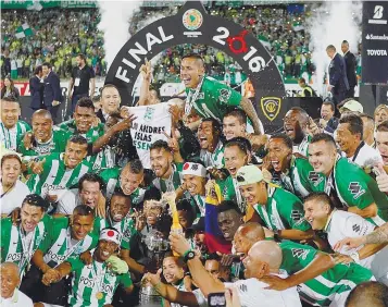  ??  ?? O Atlético Nacional celebrou 27 anos depois nova conquista na Taça Libertador­es