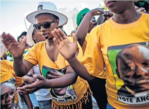  ??  ?? Supporters dance and sing in Cape Town after Cyril Ramaphosa, above left, is sworn into office as South Africa’s new president by Chief Justice Mogoeng Mogoeng