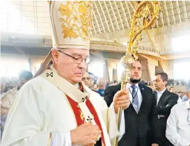  ??  ?? El cardenal durante la ceremonia en el Santuario de los Mártires.