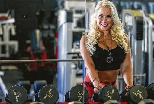  ?? Photos by Godofredo A. Vásquez / Staff photograph­er ?? Fitness instructor Jess Archer uses the signs of the zodiac to personaliz­e fitness routines for her clients.