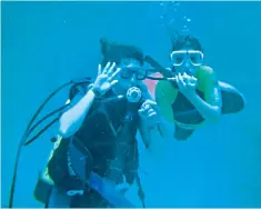  ??  ?? i True buddies: Kari Colmans and her sister Lianna during a childhood scuba dive g Don’t call me Nemo! A clownfish shelters in an anemone toxic to other small fish