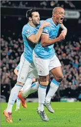  ?? JOHN POWELL / GYI ?? Celebració­n de Kompany y Negredo