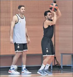  ??  ?? LISTOS. Campazzo y Causeru, ayer en Valdebebas.