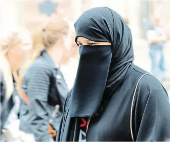  ?? Muslimky vytvářejí v centru Vídně své kulturní prostředí, netouží se přizpůsobi­t.
FOTO PROFIMEDIA ?? Máme svůj svět.
