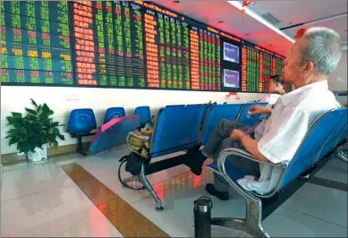  ?? AN XIN / FOR CHINA DAILY ?? Investors check stock prices at a brokerage in Fuyang, Anhui province. On Aug 5, more than 30 stocks of defense-related, high-growth Chinese companies rose 5 percent, with nine of them hitting the daily upper limit.