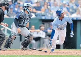  ??  ?? Royals centre fielder Jarrod Dyson connects for a single in the eighth inning.