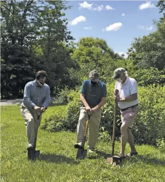  ?? BY RACHEL NEEDHAM ?? County Supervisor Keir Whitson, Washington Mayor Fred Catlin and John Sullivan, the town’s former mayor, broke ground last Thursday at the future post office site.