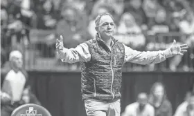  ?? ?? Oklahoma State head coach John Smith directs a wrestler during the semifinal round of the NCAA Wrestling Championsh­ips on March 17. IAN MAULE/TULSA WORLD