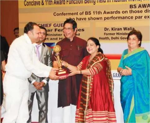  ??  ?? Puneet Jain, Proprietor, Jain Chemical Industries being Awarded by Shri Oscar Fernandes, Hon'ble Minister of Road Transport and Highways and Minister of Labour and Employment and Dr. Kiran Walia, Former Minister for Health, Delhi Government at Business...