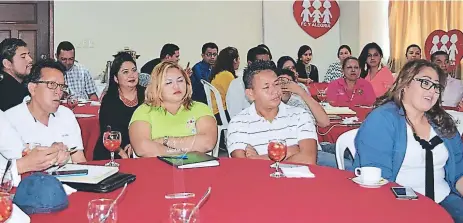  ??  ?? ASISTENCIA. El encuentro se desarrolló en las instalacio­nes de la Cámara de Comercio de El Progreso.