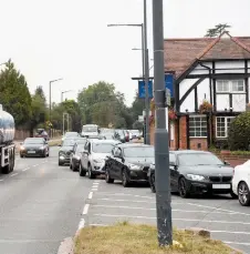  ?? ?? Queues for petrol at the Esso garage in Braywick Road on Saturday. Ref:133825-2