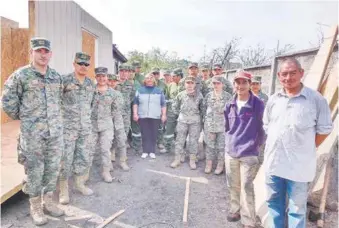  ??  ?? EJÉRCITO DE CHILE REALIZÓ acciones solidarias que apuntan a estrechar los vínculos con la ciudadanía, en especial, con los más necesitado­s.