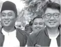  ?? PUGUH S./JAWA POS ?? TAK TERIMA: Yasin dan Gunawan di KPU.