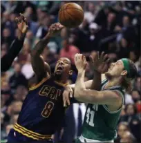  ?? CHARLES KRUPA — THE ASSOCIATED PRESS ?? Channing Frye battles for a rebound against Celtics center Kelly Olynyk during the first quarter.