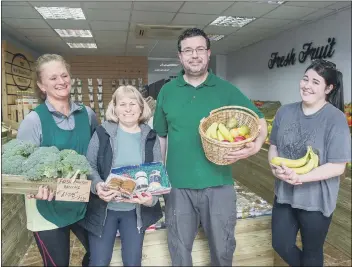  ?? Picture: Habibur Rahman ?? NEW LOCATION Karen Hill, Clare Albury, owner Andy Price and Olivia Maplesden-Harding