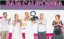  ?? ?? La gobernador­a de Baja California, Marina del Pilar Ávila, recibió la estafeta para realizar el Tianguis Turístico 2025 el próximo año.