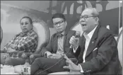  ?? HENDRA EKA/JAWA POS ?? DIALOG: Dari kiri, anggota DPD John Pieris, Irman Putra Sidin, dan Ketua Fraksi Golkar MPR Rambe Kamarulzam­an di Jakarta kemarin.