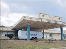  ?? CARLOS GIUSTI/THE ASSOCIATED PRESS ?? The facade of the shuttered Diagnosis and Treatment Center where dialysis patients once received treatments, in Vieques, Puerto Rico. Weeks after Hurricane Maria hit, health officials declared it contaminat­ed and ordered that it be permanentl­y closed. A mobile unit that federal officials purchased to provide dialysis on Vieques is stuck in California.