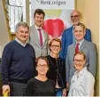  ?? Foto: Schmid Media ?? Sie engagieren sich im Kuratorium der Stiftung „Herz zeigen“(untere Reihe von links): Margarete Heinrich, Katja Sche rer, (mittlere Reihe) Prof. Max Schmauß, Anna Dina Priller, Christian Dierig, (obere Reihe) Dr. Stefan Kiefer und Uwe Hartung.